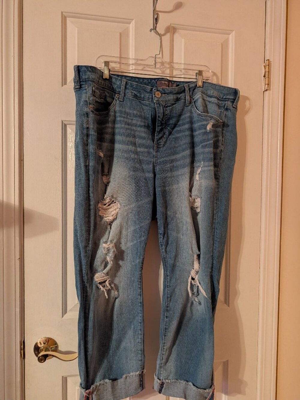 Torrid Crop Boyfriend Distressed Jeans ~ 3/3X/22-24